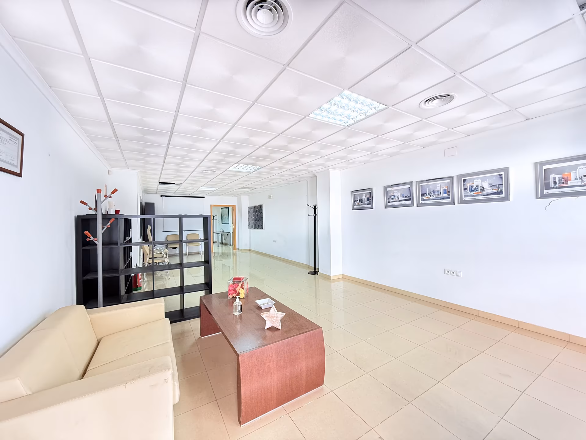 SALON PRINCIPAL 2.avif